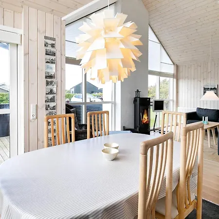 6 Person In L Kken Løkken